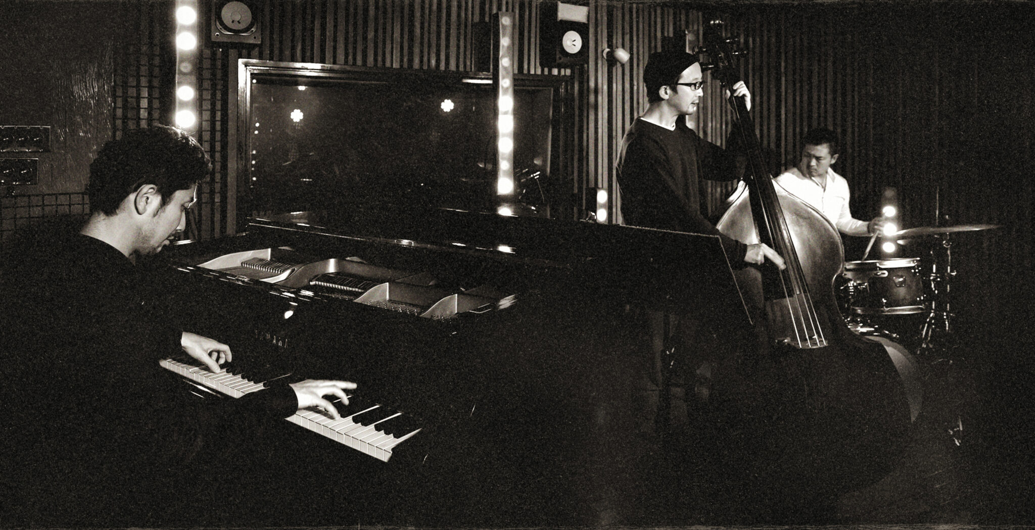 ＜4月リリース＞中嶋錠二トリオ『First touch』特典付き先行予約スタート アウルウイングレコード OWL WING RECORD co.,Ltd